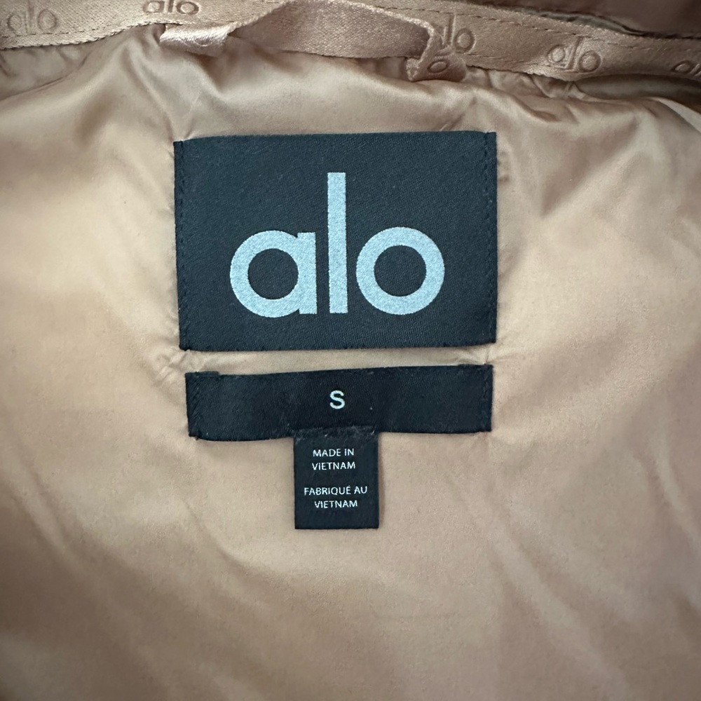 ALO Yoga Gold Rush Puffer Vest women’s size small